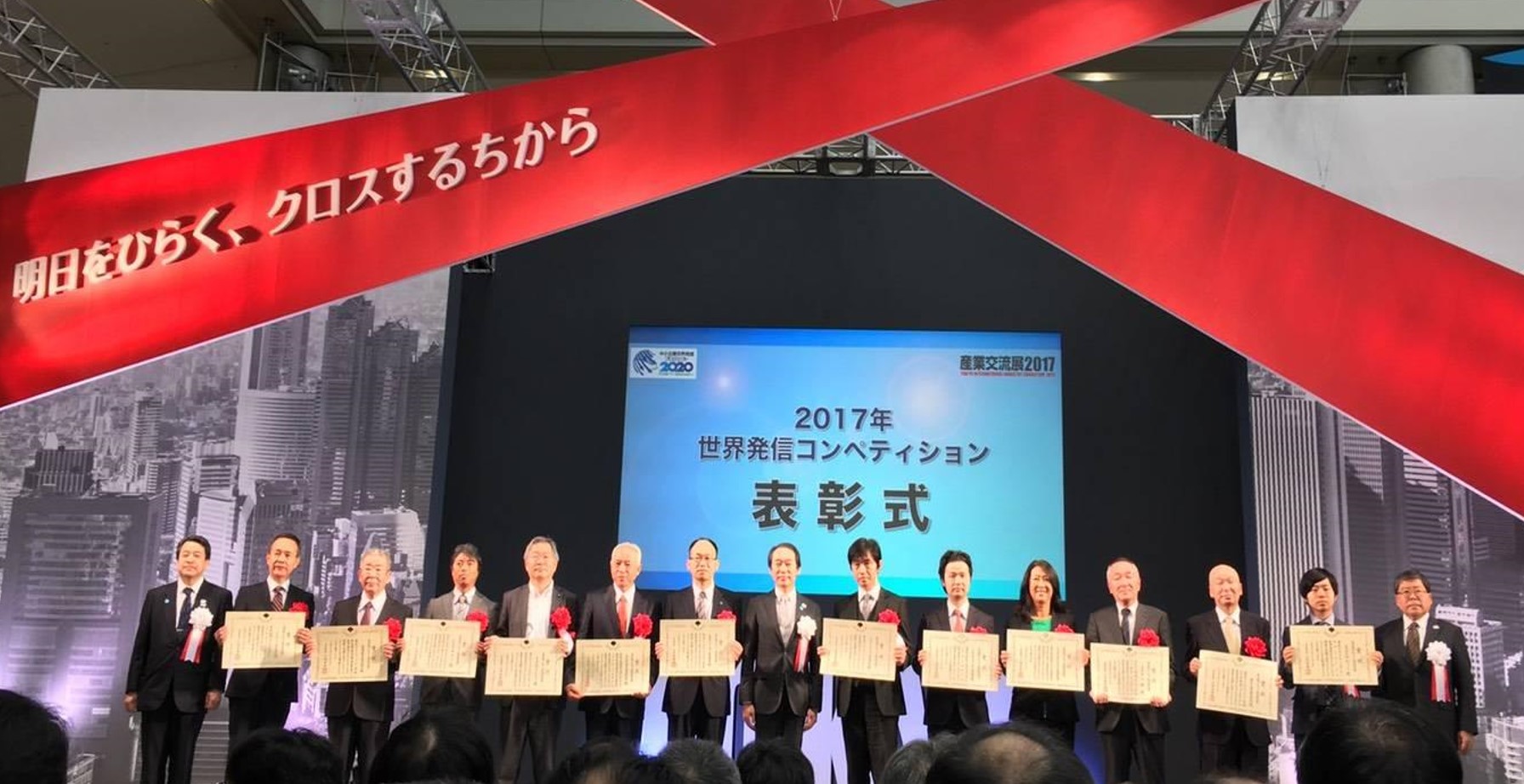 e370a6fe21a1f8c4c6f87e50c4c575f5 - image